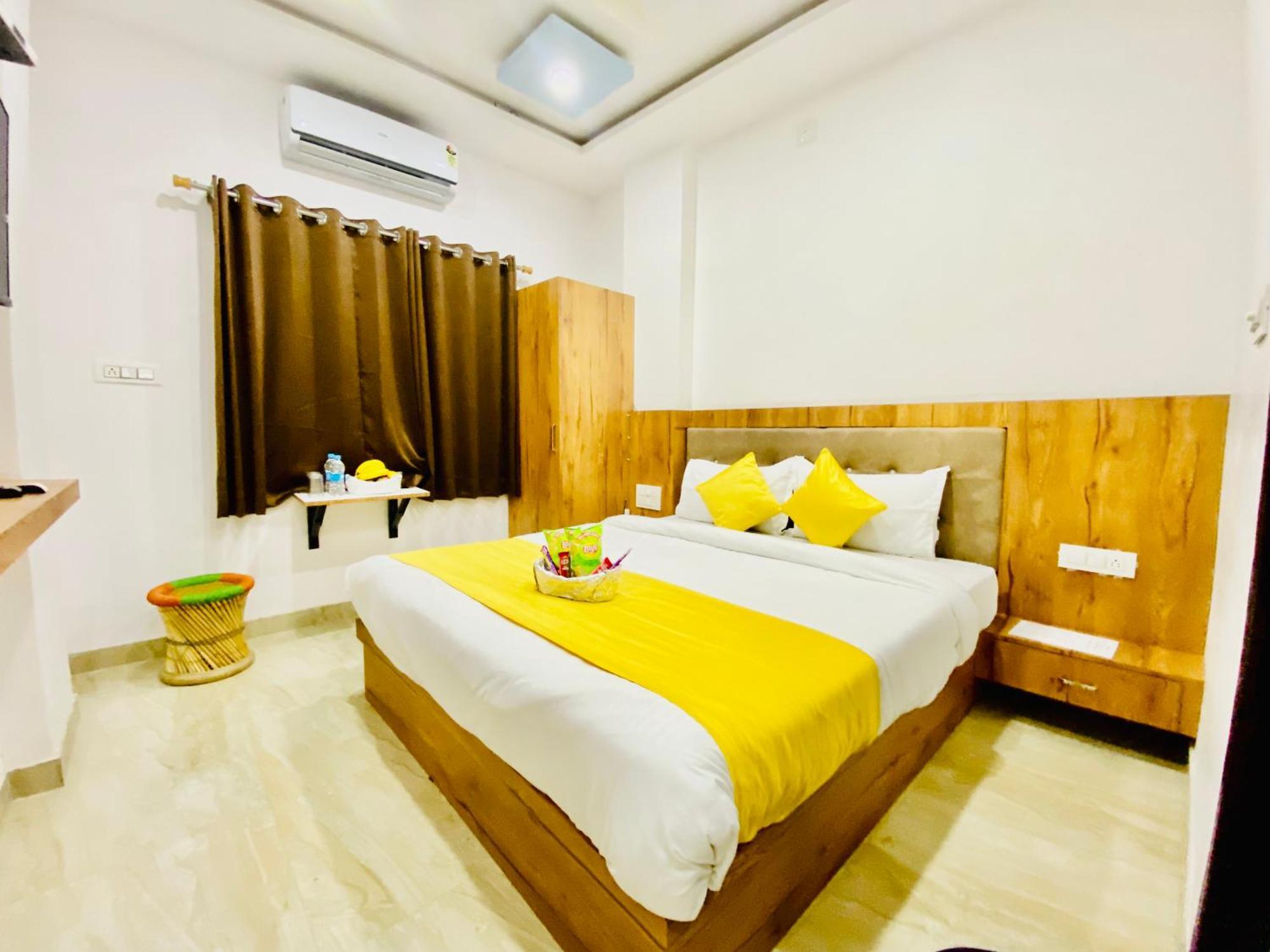 Hotel Vallabh A Lake Facing Balcony Udaipur Exterior photo